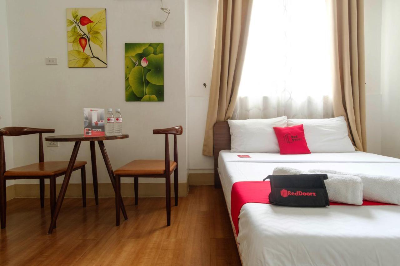 Hotel Reddoorz Near V Mapa Station Manila Esterno foto