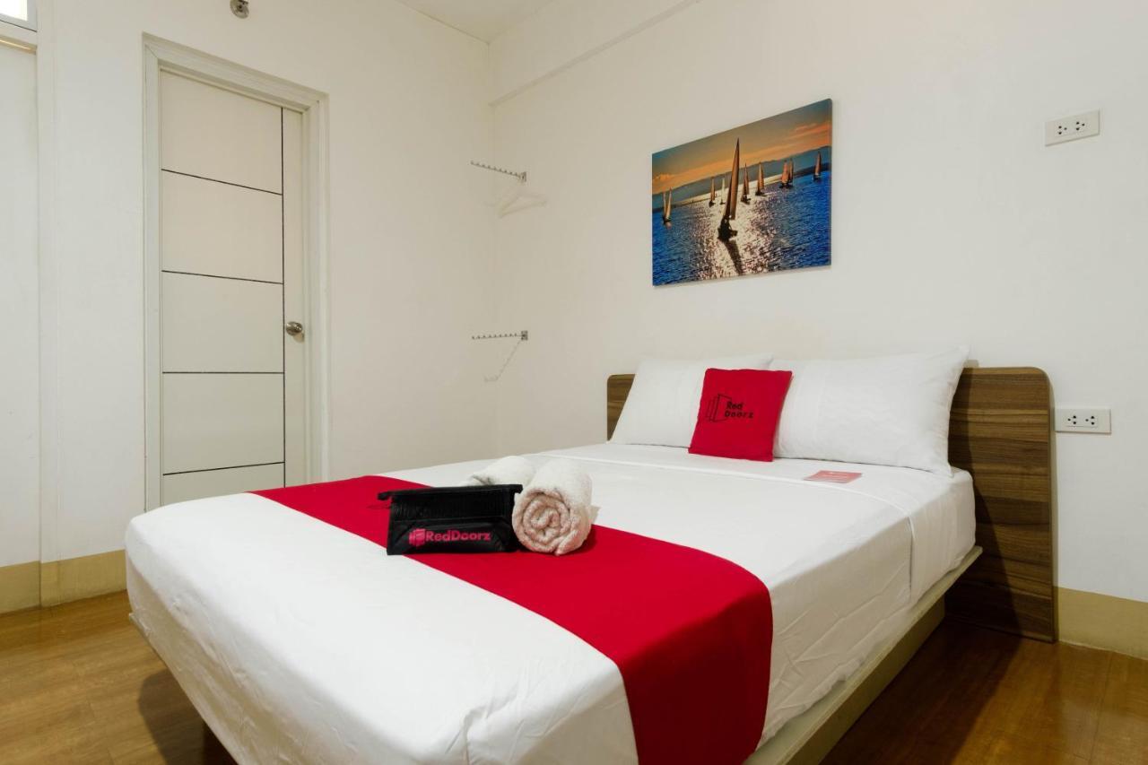 Hotel Reddoorz Near V Mapa Station Manila Esterno foto
