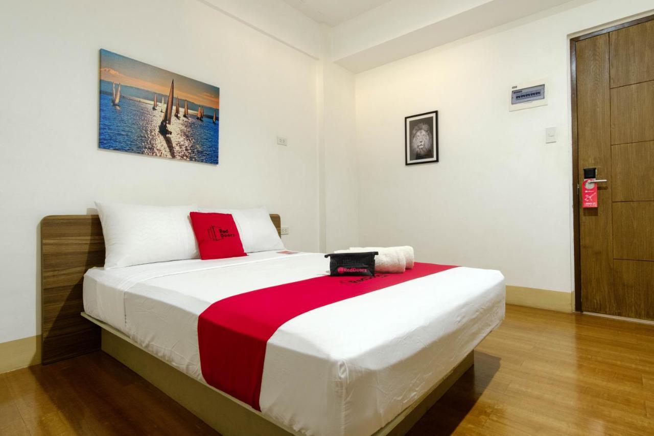 Hotel Reddoorz Near V Mapa Station Manila Esterno foto