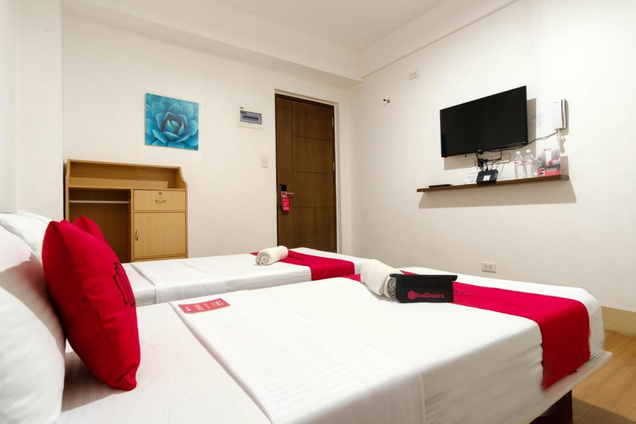 Hotel Reddoorz Near V Mapa Station Manila Esterno foto