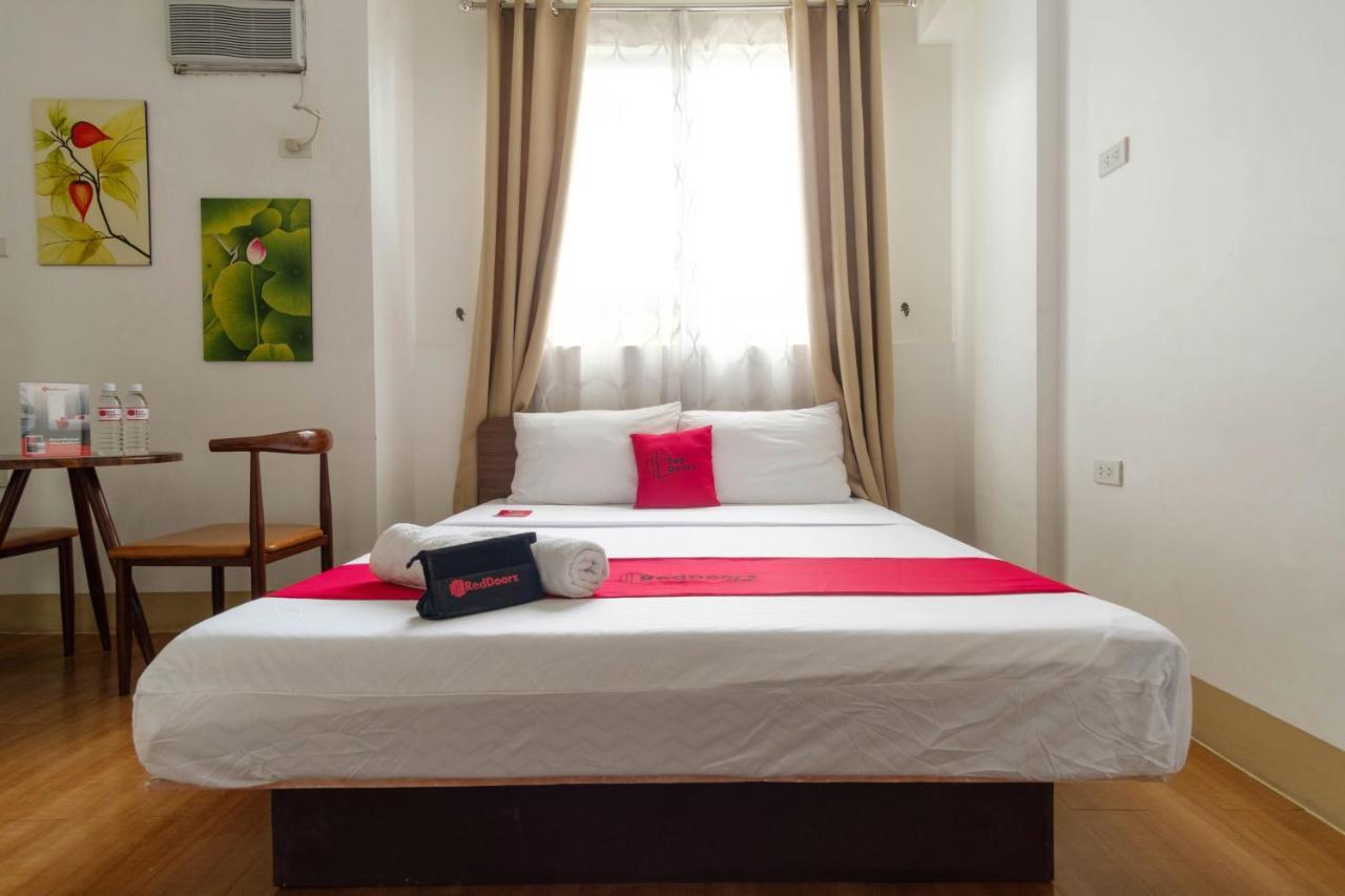 Hotel Reddoorz Near V Mapa Station Manila Esterno foto