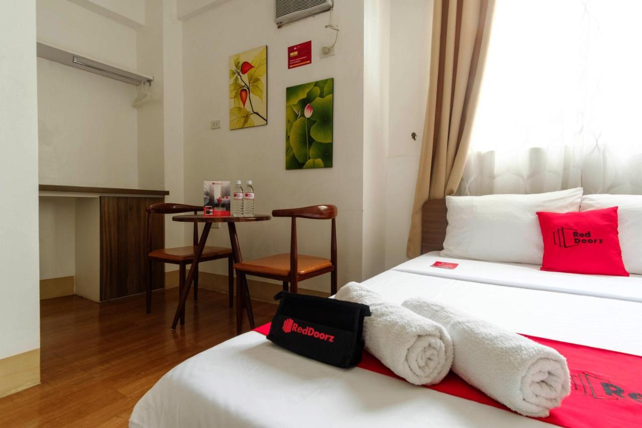 Hotel Reddoorz Near V Mapa Station Manila Esterno foto