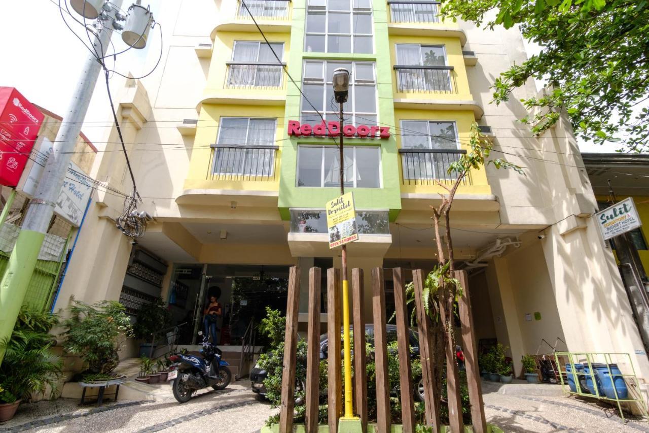 Hotel Reddoorz Near V Mapa Station Manila Esterno foto